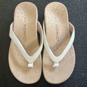Vionic Dillon sandals for summer.